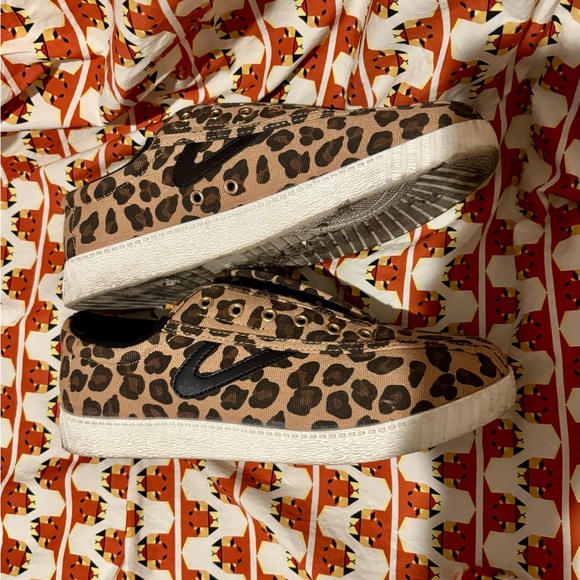 Tretorn women’s laceless leopard sneakers size 8.5 - Picture 3 of 8